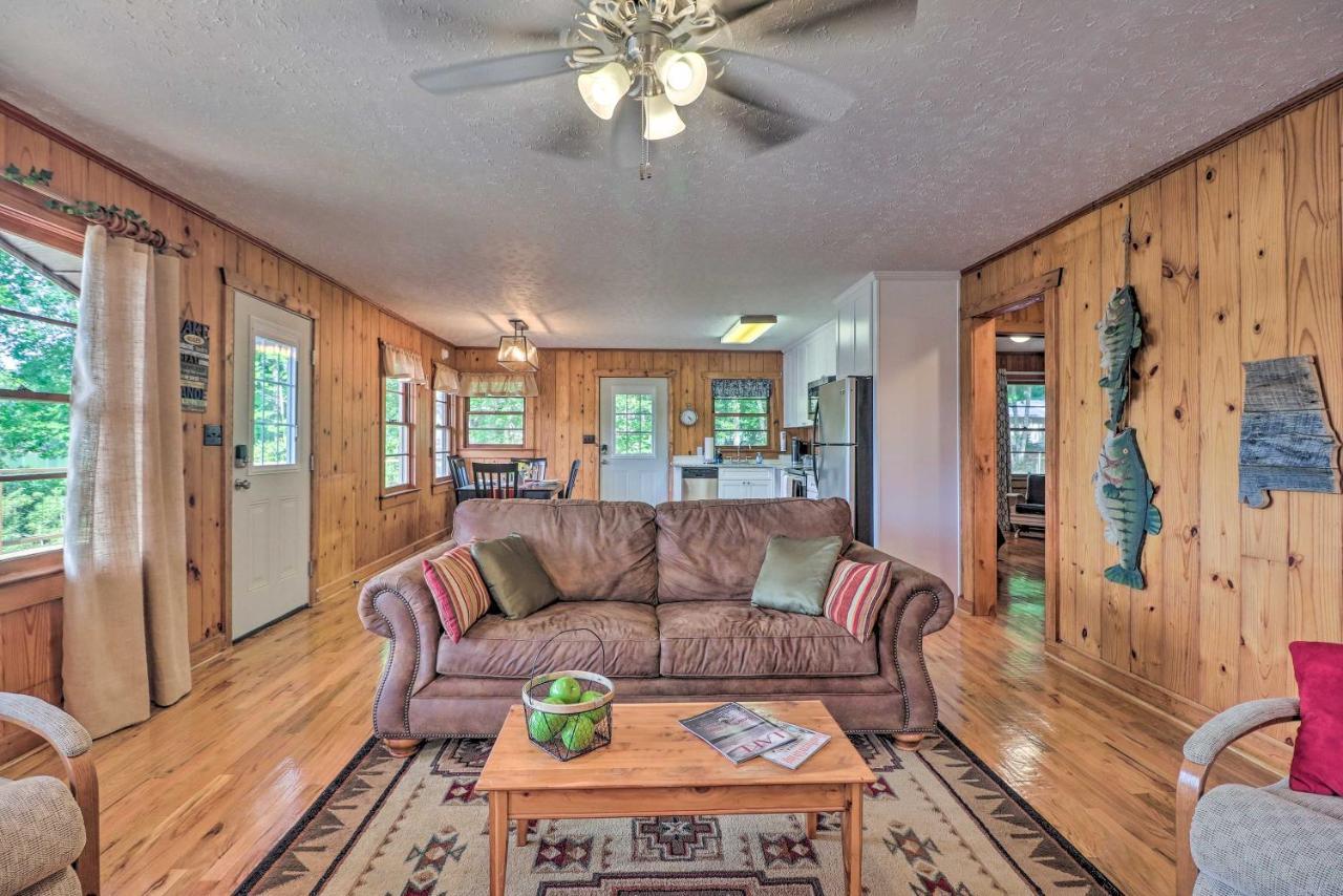 Waterfront Lake Martin Home With Grill And Beach! Eclectic Exterior photo